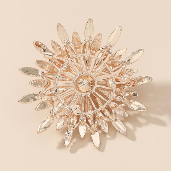 Pearl Burst Flower Brooch - Picture 3 of 3